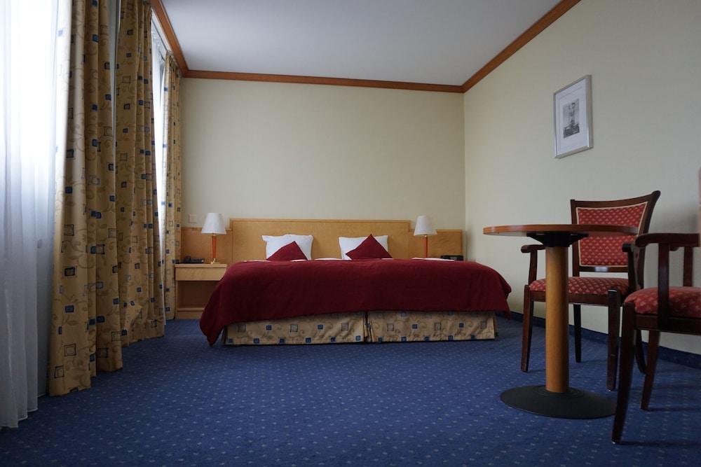 Hotel Rallye & Entrees Aux Bains De La Gruyere ビユール エクステリア 写真