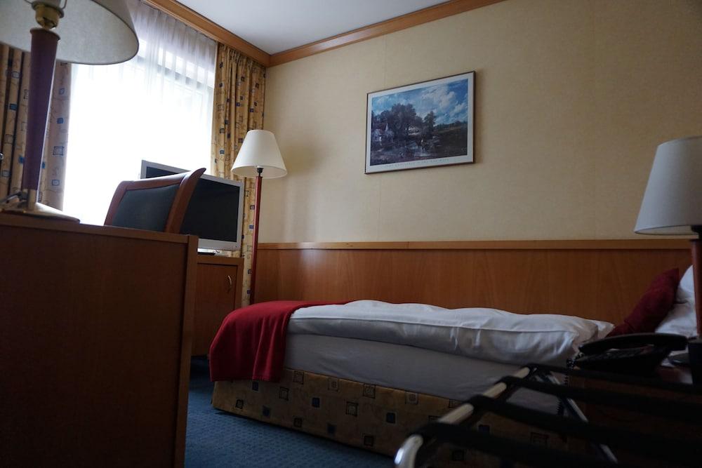 Hotel Rallye & Entrees Aux Bains De La Gruyere ビユール エクステリア 写真