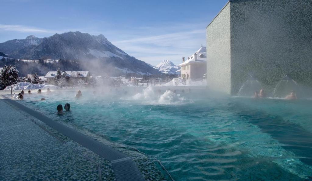 Hotel Rallye & Entrees Aux Bains De La Gruyere ビユール エクステリア 写真