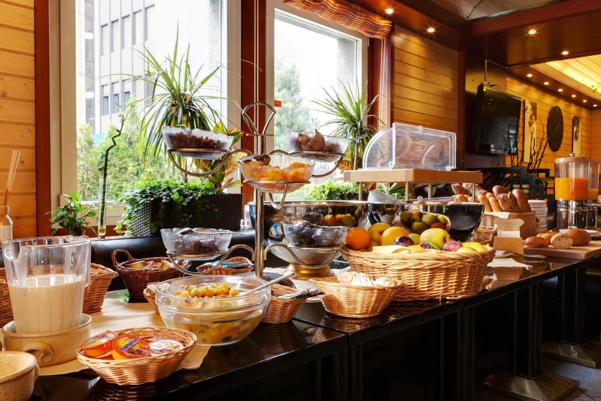 Hotel Rallye & Entrees Aux Bains De La Gruyere ビユール レストラン 写真